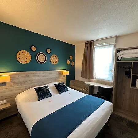 Brit Hotel Saumur Отель Distre