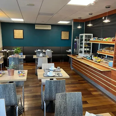 Отель Brit Hotel Saumur 3*