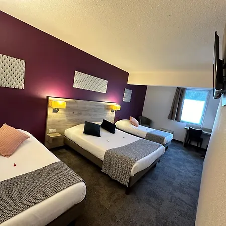 Brit Hotel Saumur Отель Distre