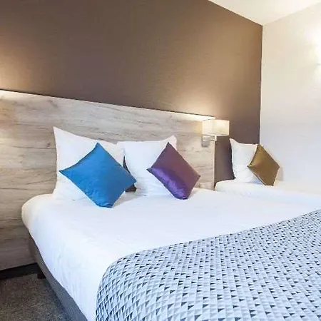 Brit Hotel Saumur Отель