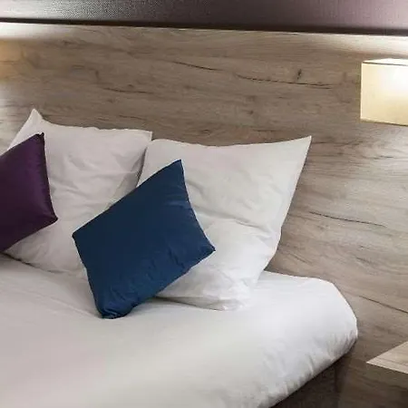 Brit Hotel Saumur Отель