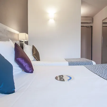 Brit Hotel Saumur 3* Distre