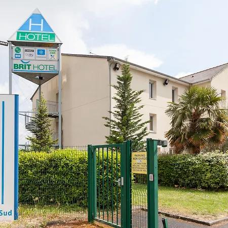 Отель Brit Hotel Saumur
