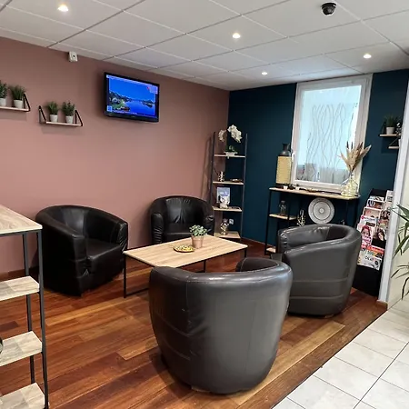 Brit Hotel Saumur Отель 3*