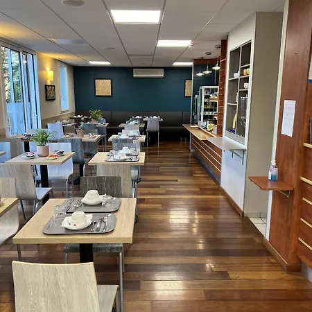 Отель Brit Hotel Saumur 3*