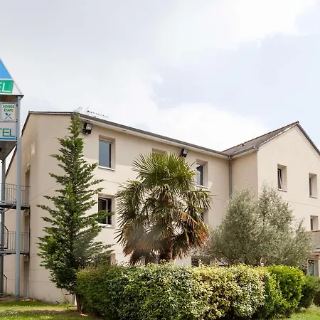 Brit Hotel Saumur Distre