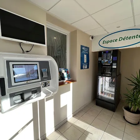 Отель Brit Hotel Saumur